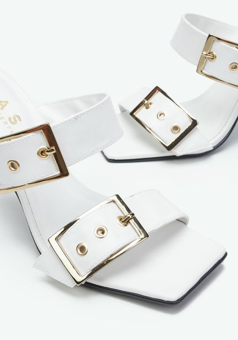 Sandália Com Fivela