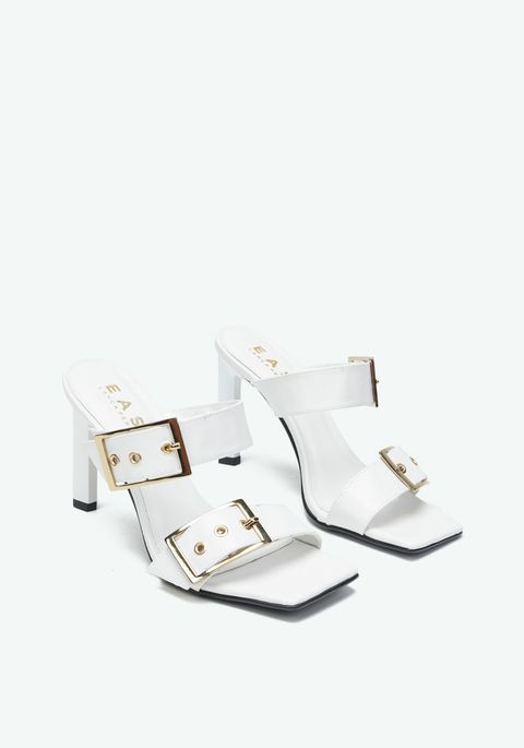 Sandália Com Fivela