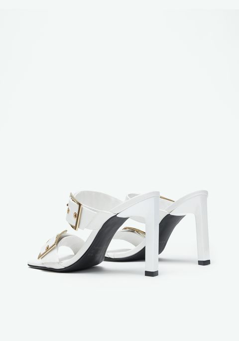 Sandália Com Fivela