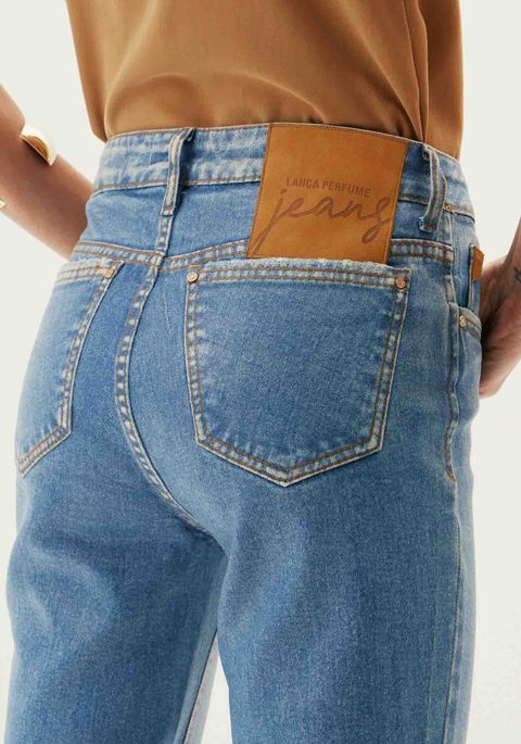 Calça Jeans Flare Super High Resinada
