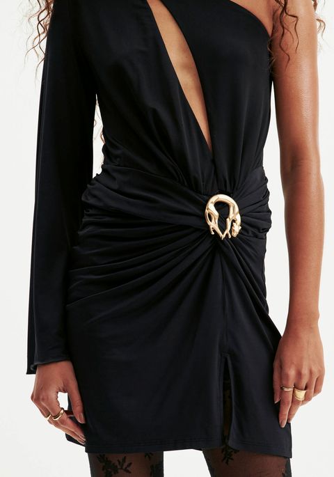 Vestido Curto Decote Aplique
