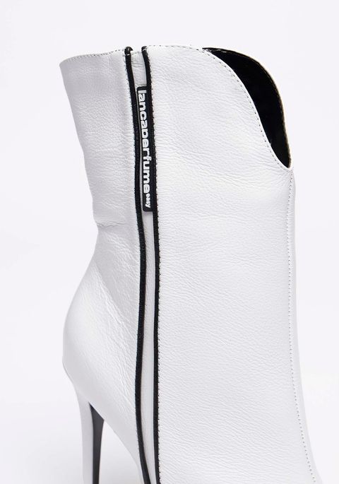 Bota Com Detalhe Friso