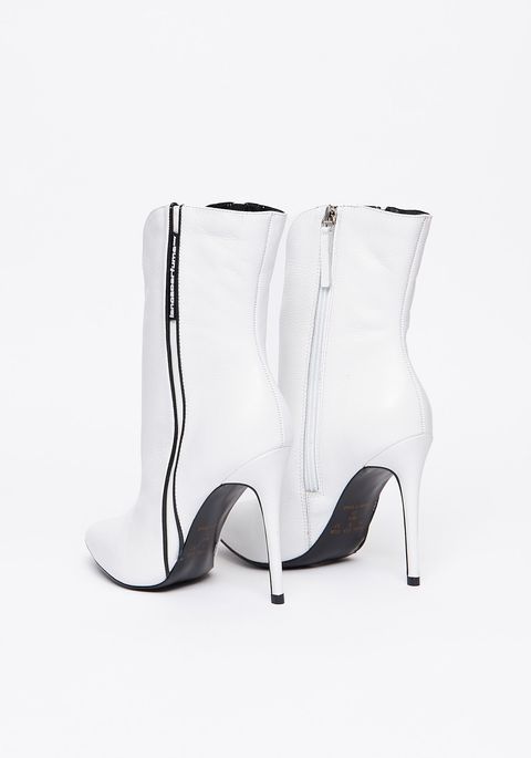 Bota Com Detalhe Friso