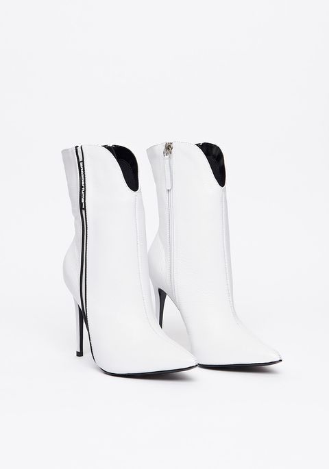 Bota Com Detalhe Friso