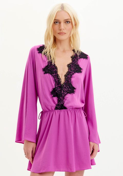 Vestido Curto Decote Renda