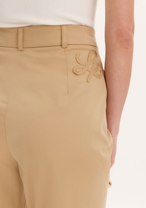 Calça Carrot Com Bordado