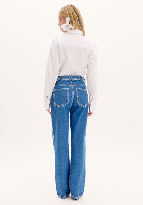Calça Jeans Reta Com Cintura Alta E Monogramas