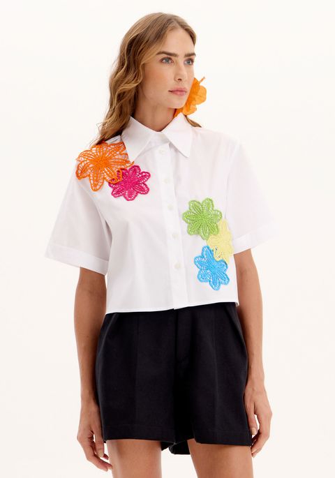 Camisa De Mangas Curtas Em Tricoline Com Aplicações De Flores