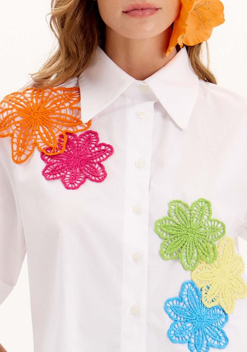 Camisa De Mangas Curtas Em Tricoline Com Aplicações De Flores