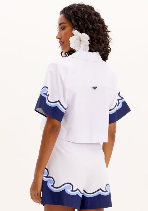 Camisa Curta Com Mangas Estampadas E Bolsos