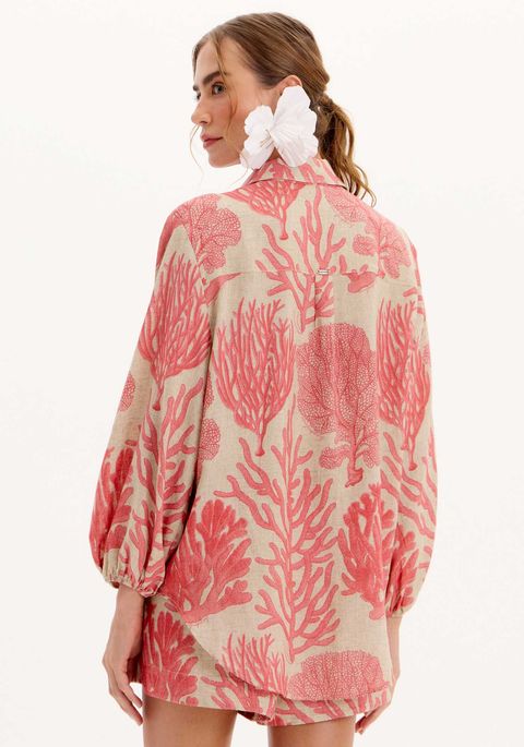 Camisa Alongada Estampada Com Mangas Amplas