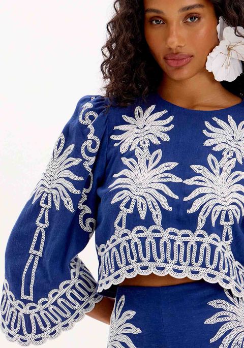 Blusa Cropped Bordada De Mangas Médias