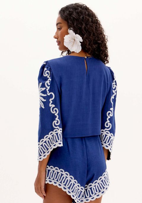 Blusa Cropped Bordada De Mangas Médias