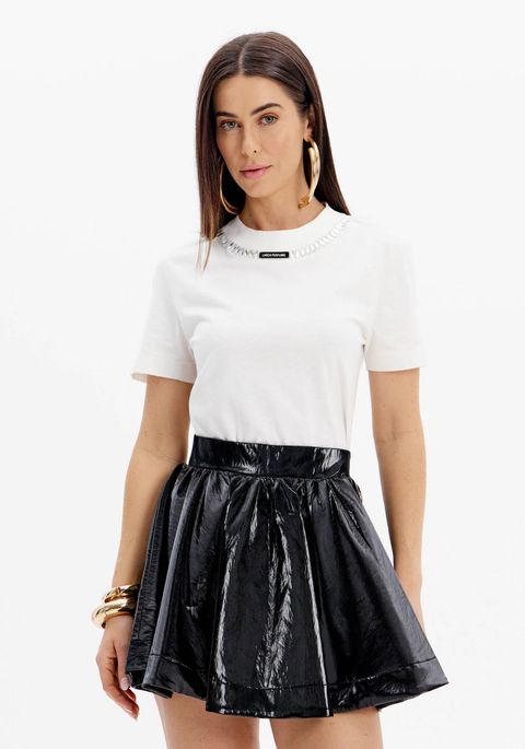 Blusa T-shirt De Mangas Curtas Com Etiqueta E Aplicações