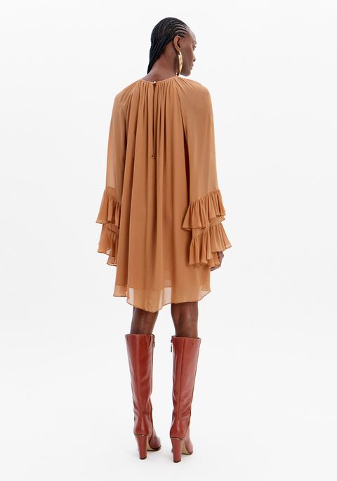 Vestido Curto Manga Longa Babados