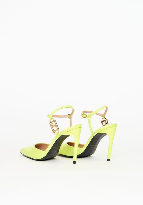 Scarpin Couro Croco Com Metal