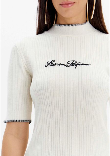 Blusa Tricot Manga Curta Com Gola E Bordado