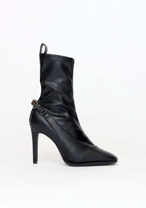 Bota Bico Quadrado Soft Com Letreiro Metal