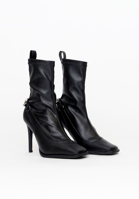 Bota Bico Quadrado Soft Com Letreiro Metal