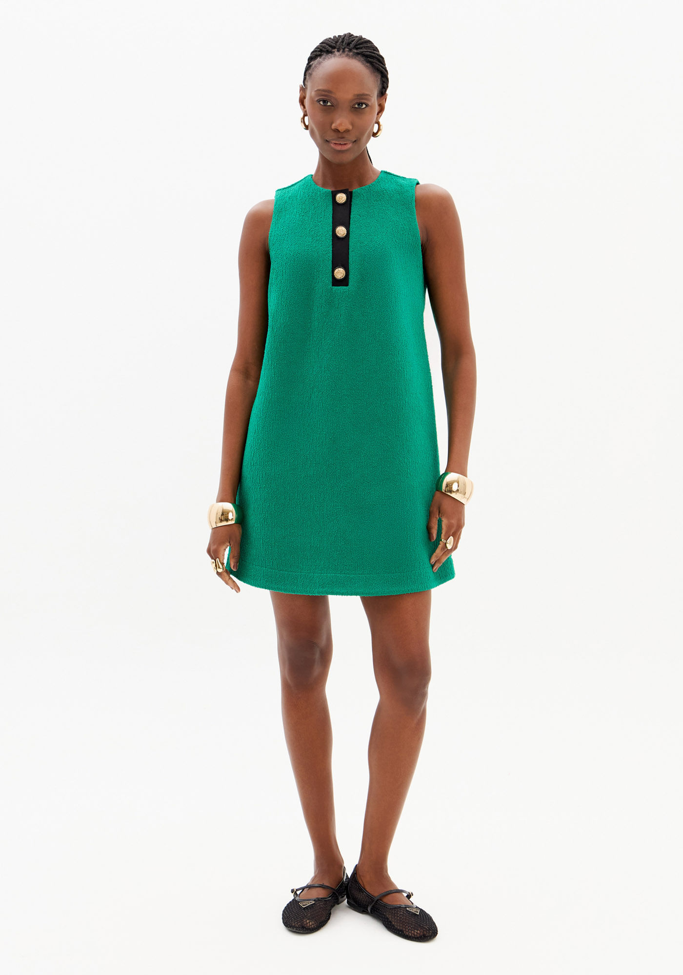 Vestido Curto Sem Manga Com Botões