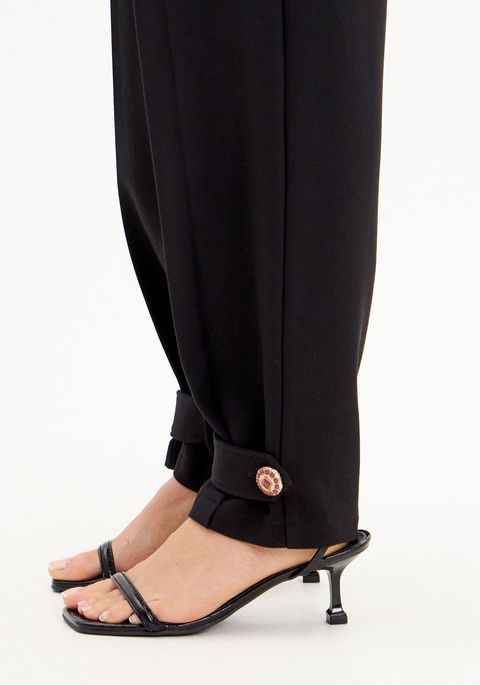 Calça Carrot Cintura Alta Com Botão Barra