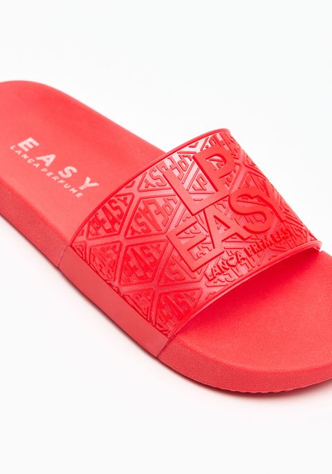 Chinelo Slide Com Transparência E Logo Em Relevo