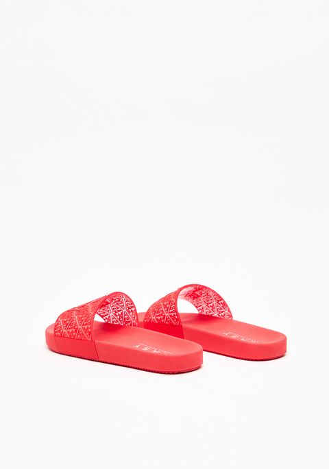 Chinelo Slide Com Transparência E Logo Em Relevo