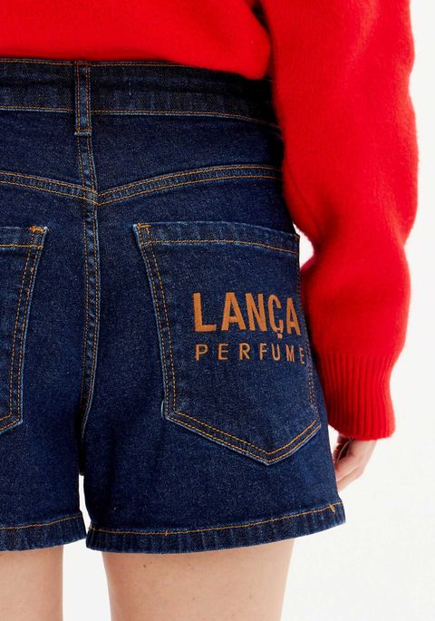Short Jeans Comfort Com Cintura Alta E Bolso Bordado