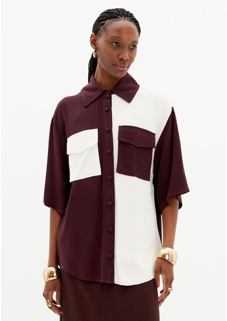 Camisa Alongada Manga Curta Com Bolsos