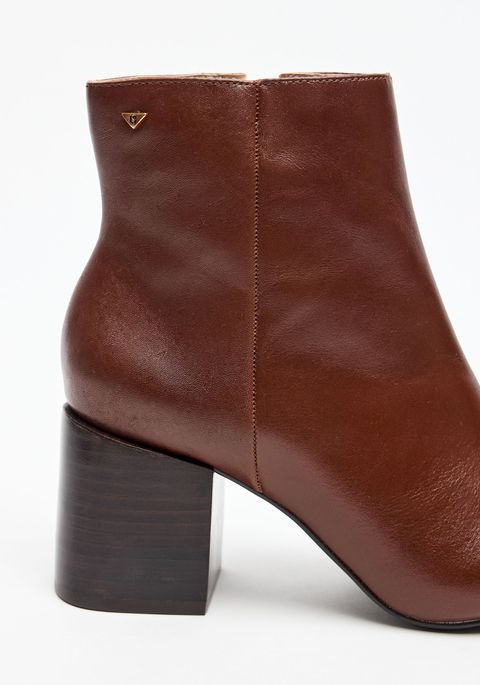 Bota Chelsea Couro Bico Fino