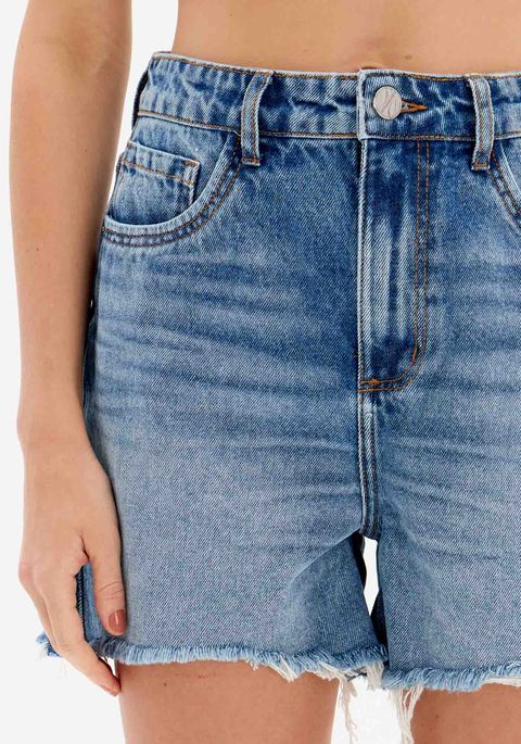 Short Jeans Mom Cintura Super Alta Barras Desfiadas