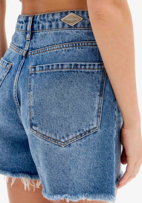 Short Jeans Mom Cintura Super Alta Barras Desfiadas