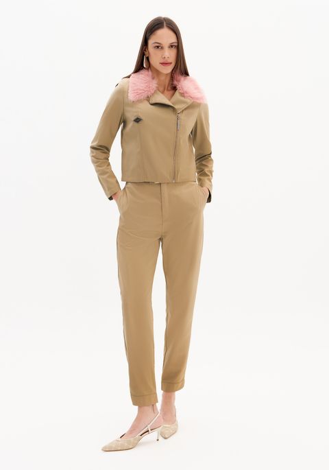 Calça Carrot Cintura Alta Botão Barra