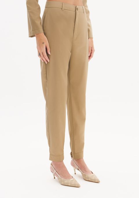 Calça Carrot Cintura Alta Botão Barra