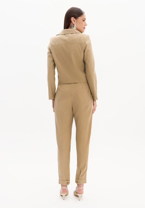 Calça Carrot Cintura Alta Botão Barra