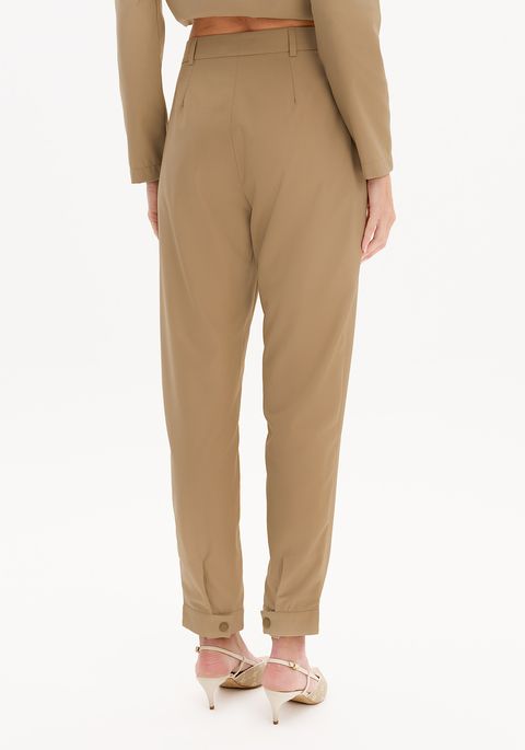 Calça Carrot Cintura Alta Botão Barra