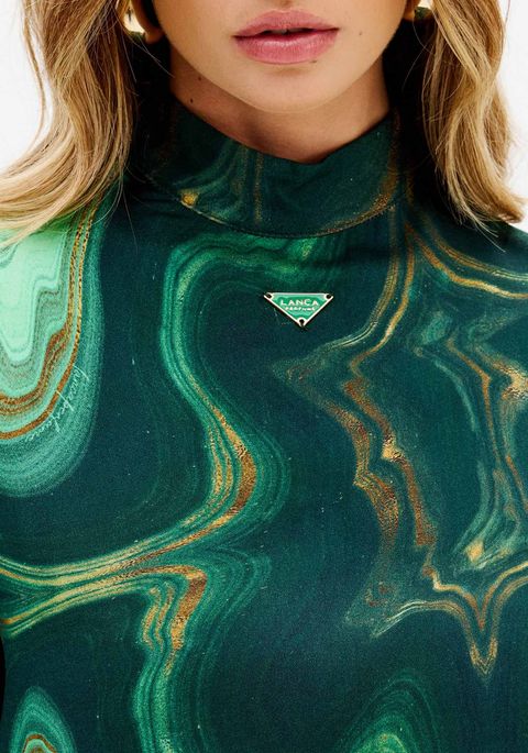 Blusa De Mangas Curtas Estampada Com Gola Alta