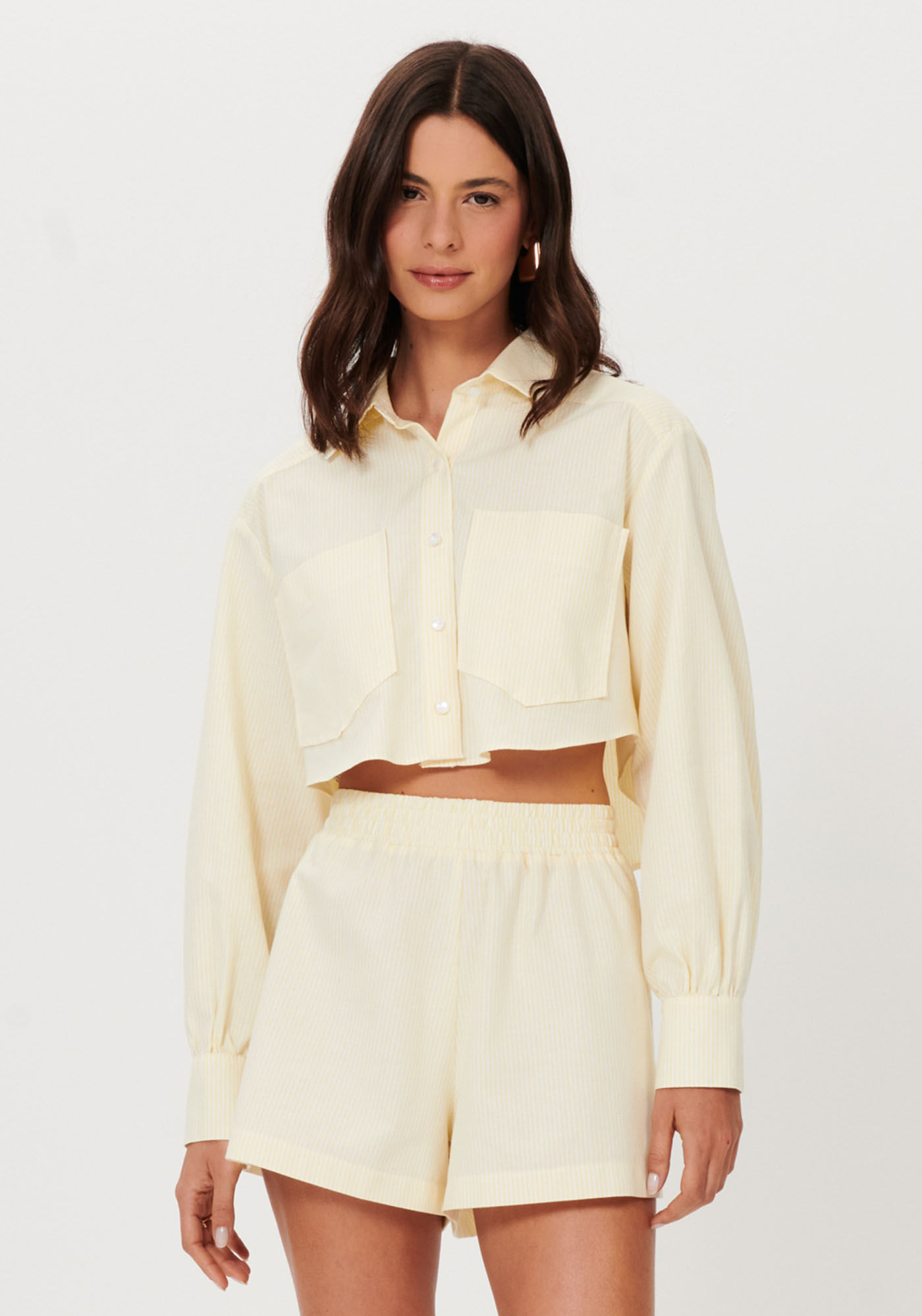 Camisa Cropped Mangas Longas Com Bolsos
