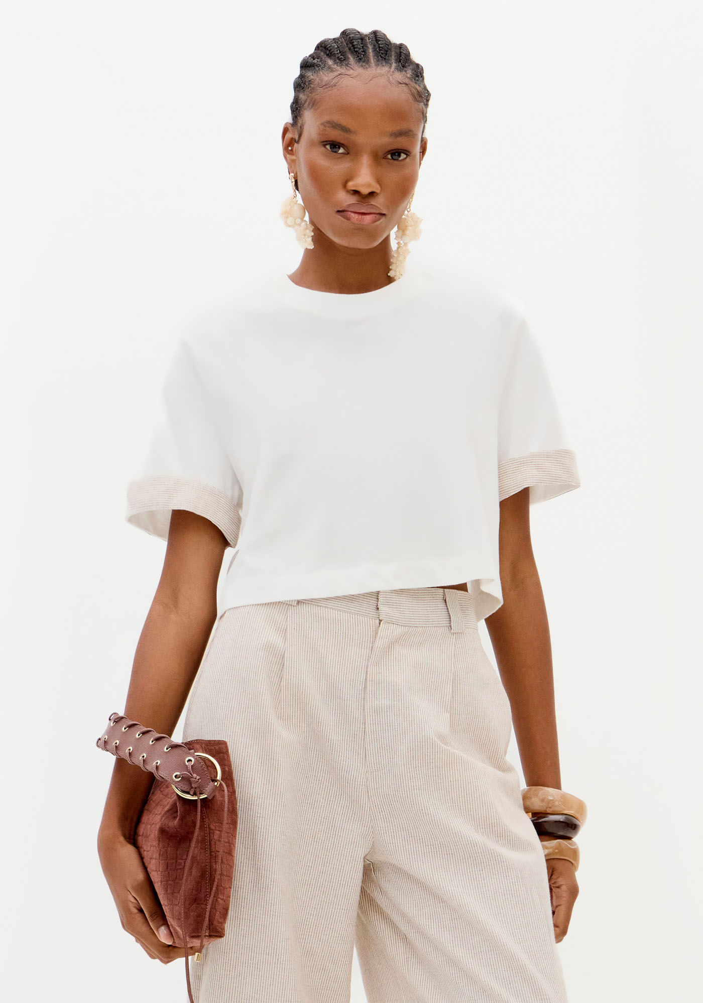 T-shirt Cropped Com Mangas Curtas