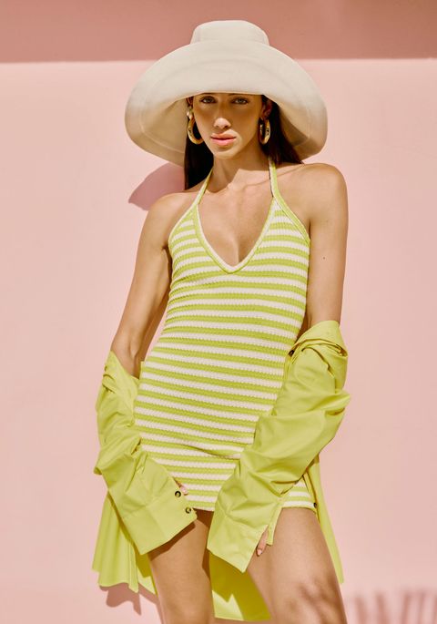 Vestido Curto Frente Única Decote V