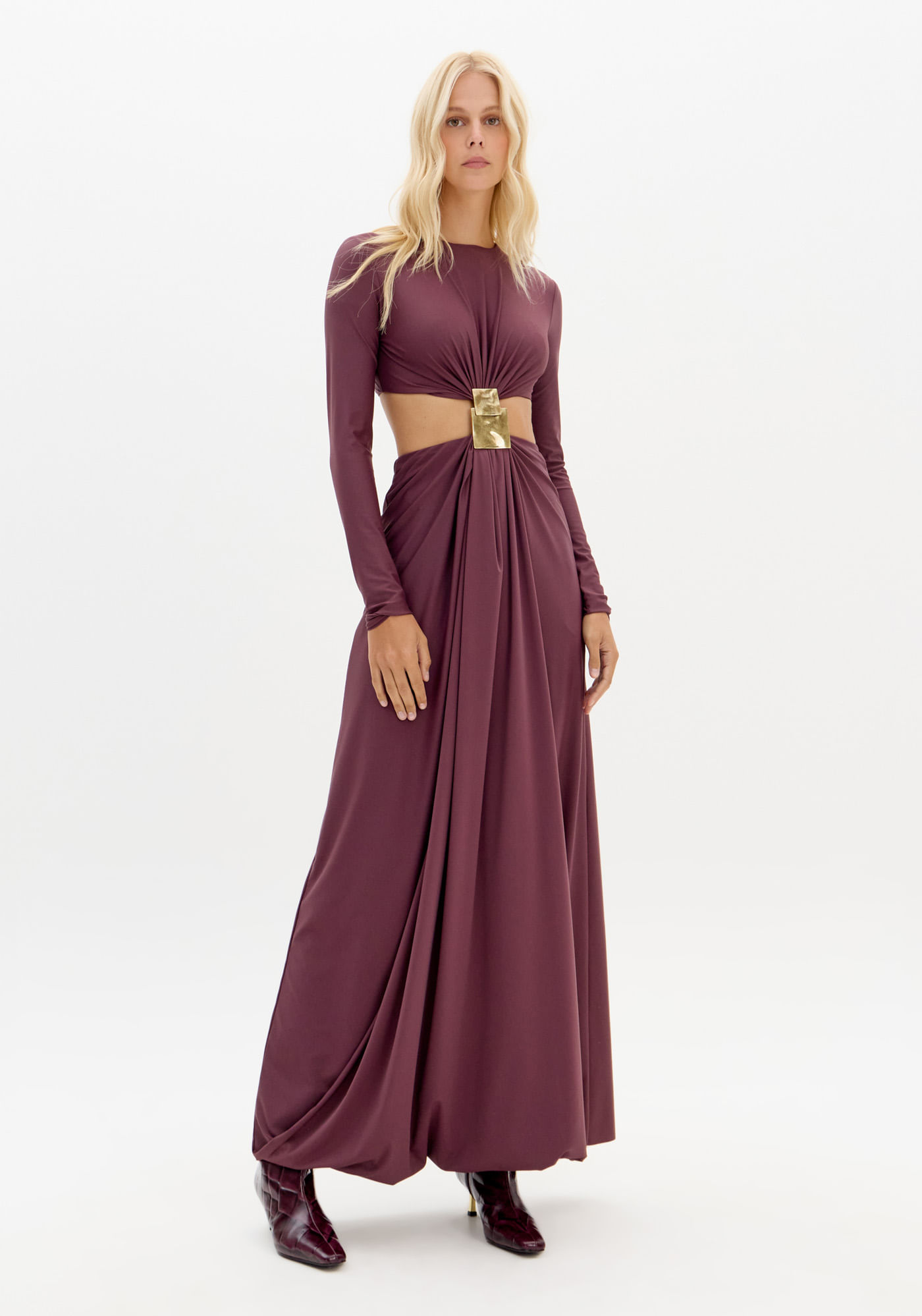 Vestido Longo Com Recorte E Aviamento