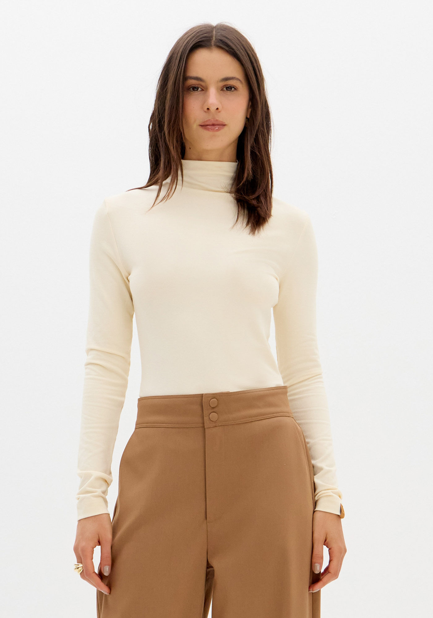Blusa Gola Alta Com Manga Longa