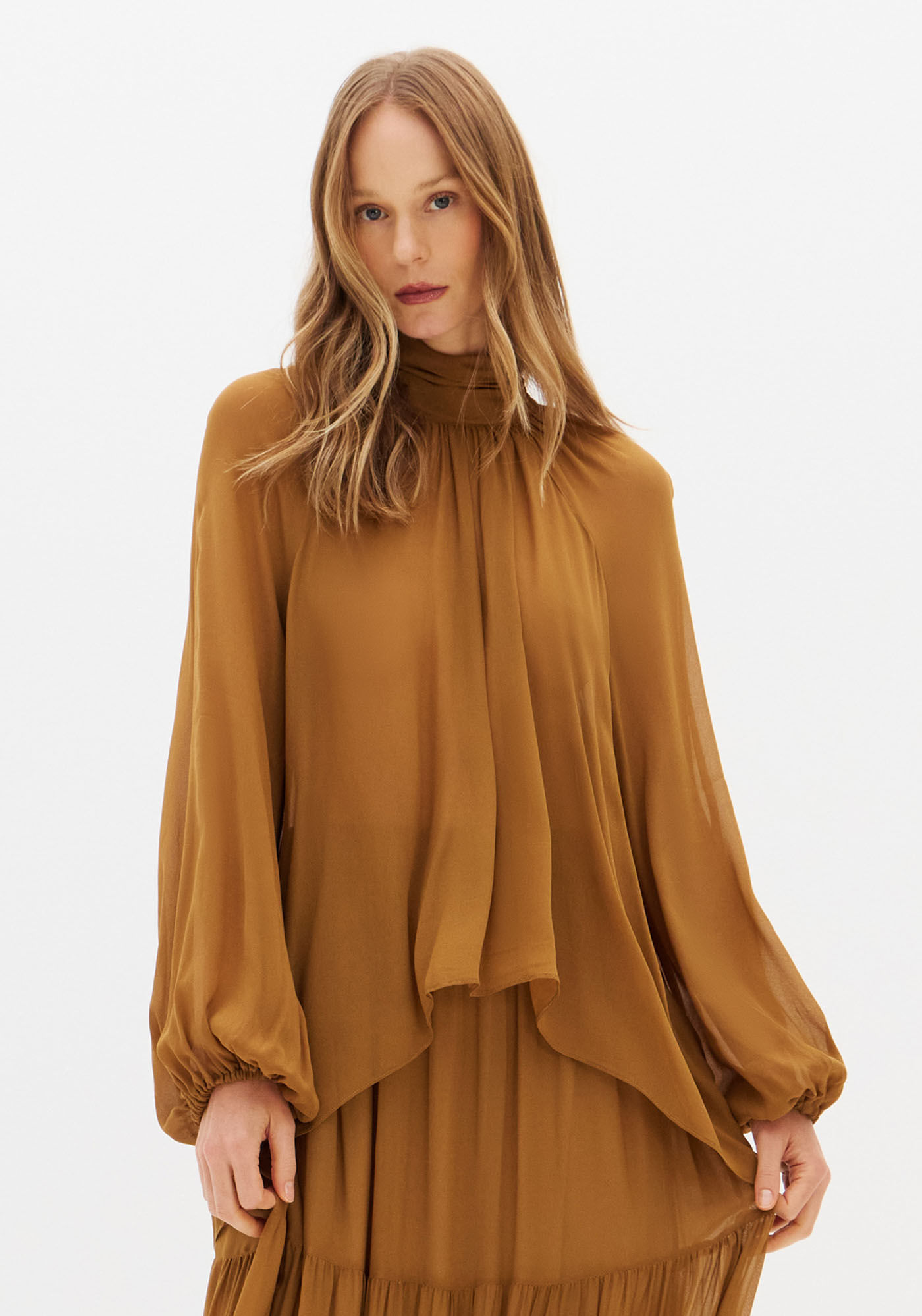 Blusa Manga Longa Gola Alta De Chiffon