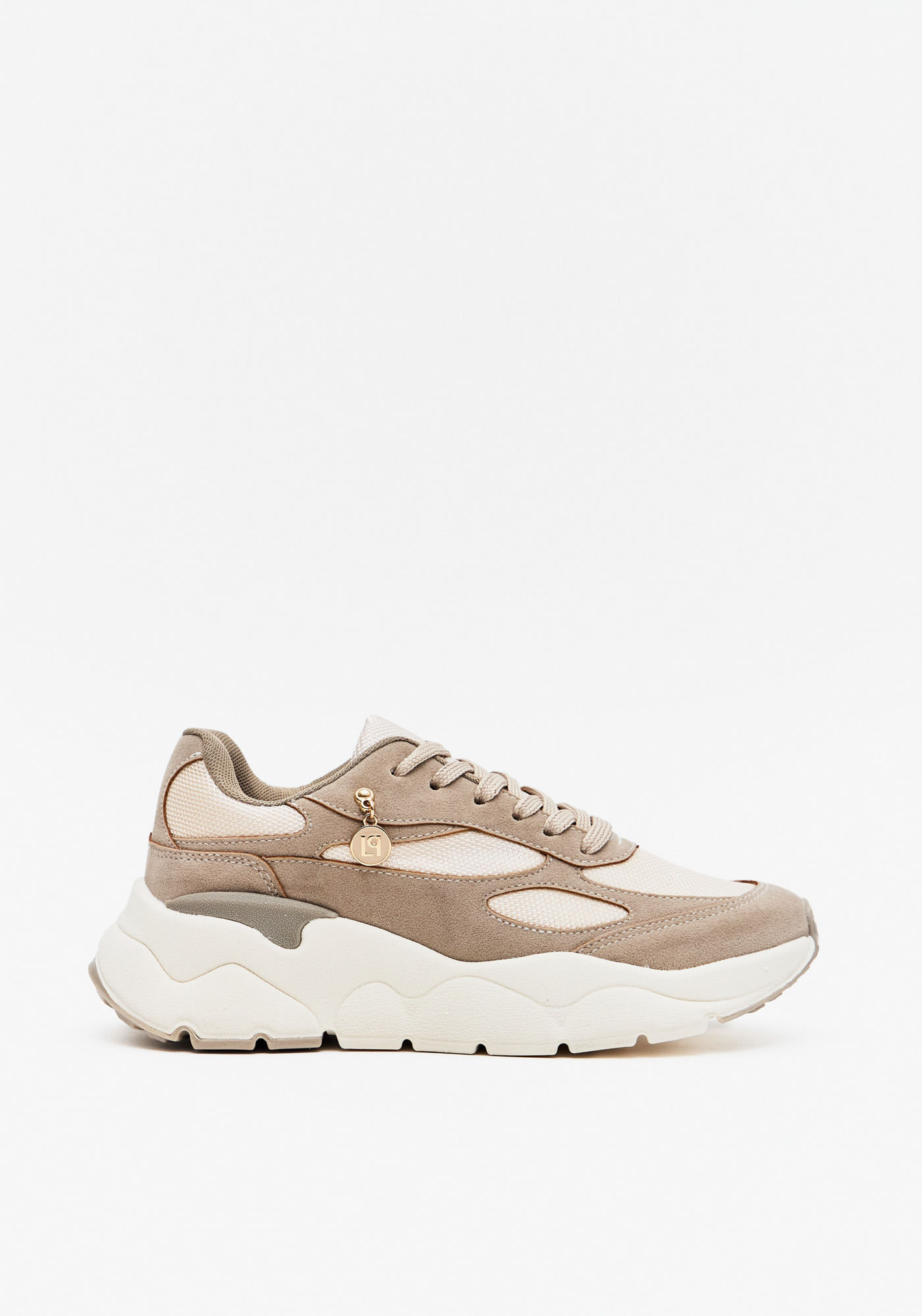Tênis Chunky Recortes E Pingente Lateral