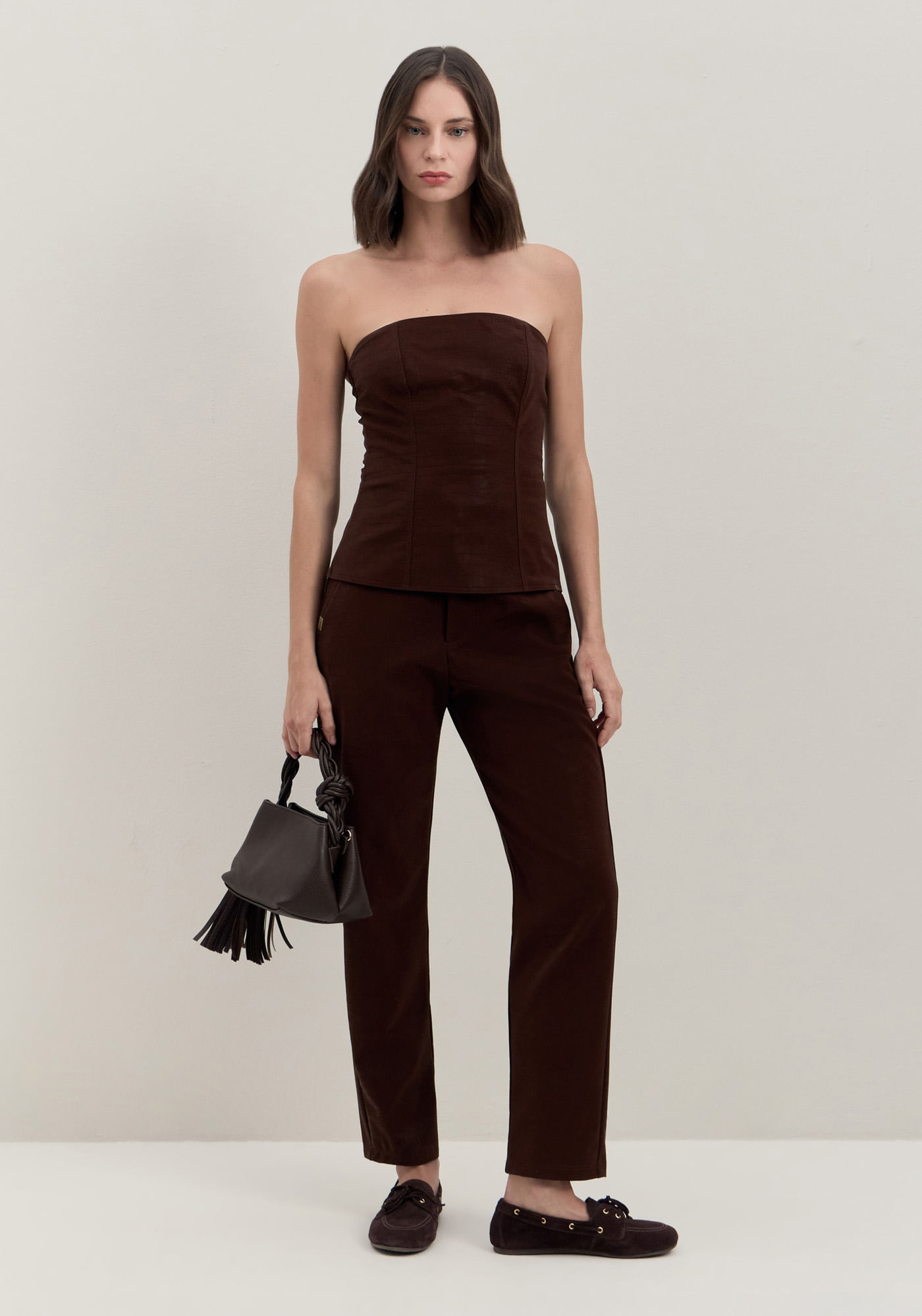 Calça Carrot Couro Sintético