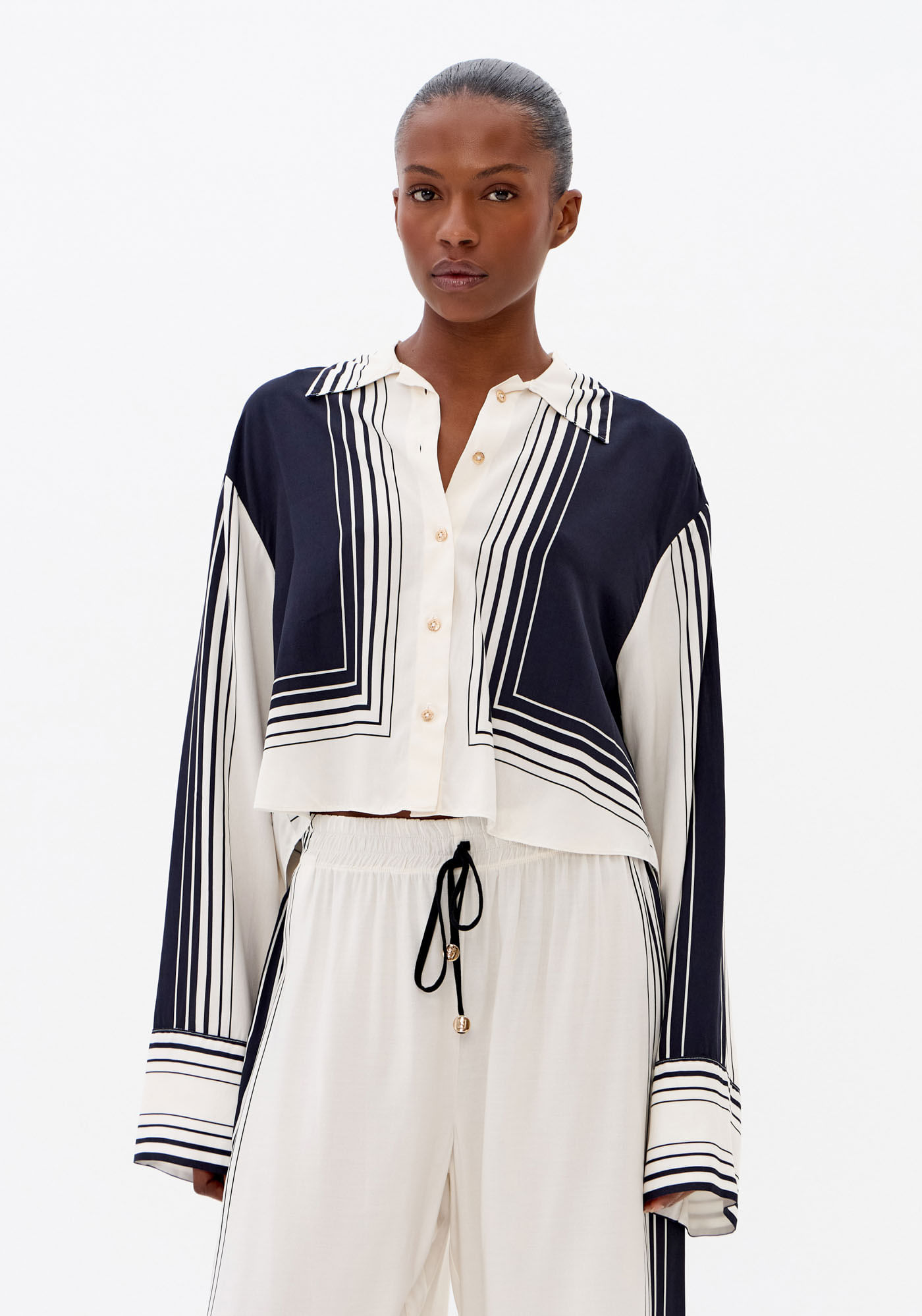 Camisa Cropped Manga Longa Estampada