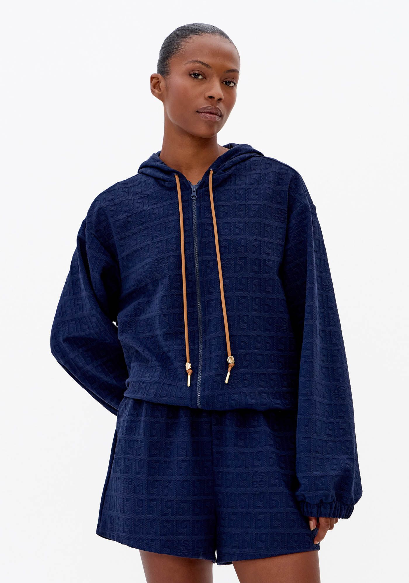 Jaqueta Média Com Capuz Malha Jacquard