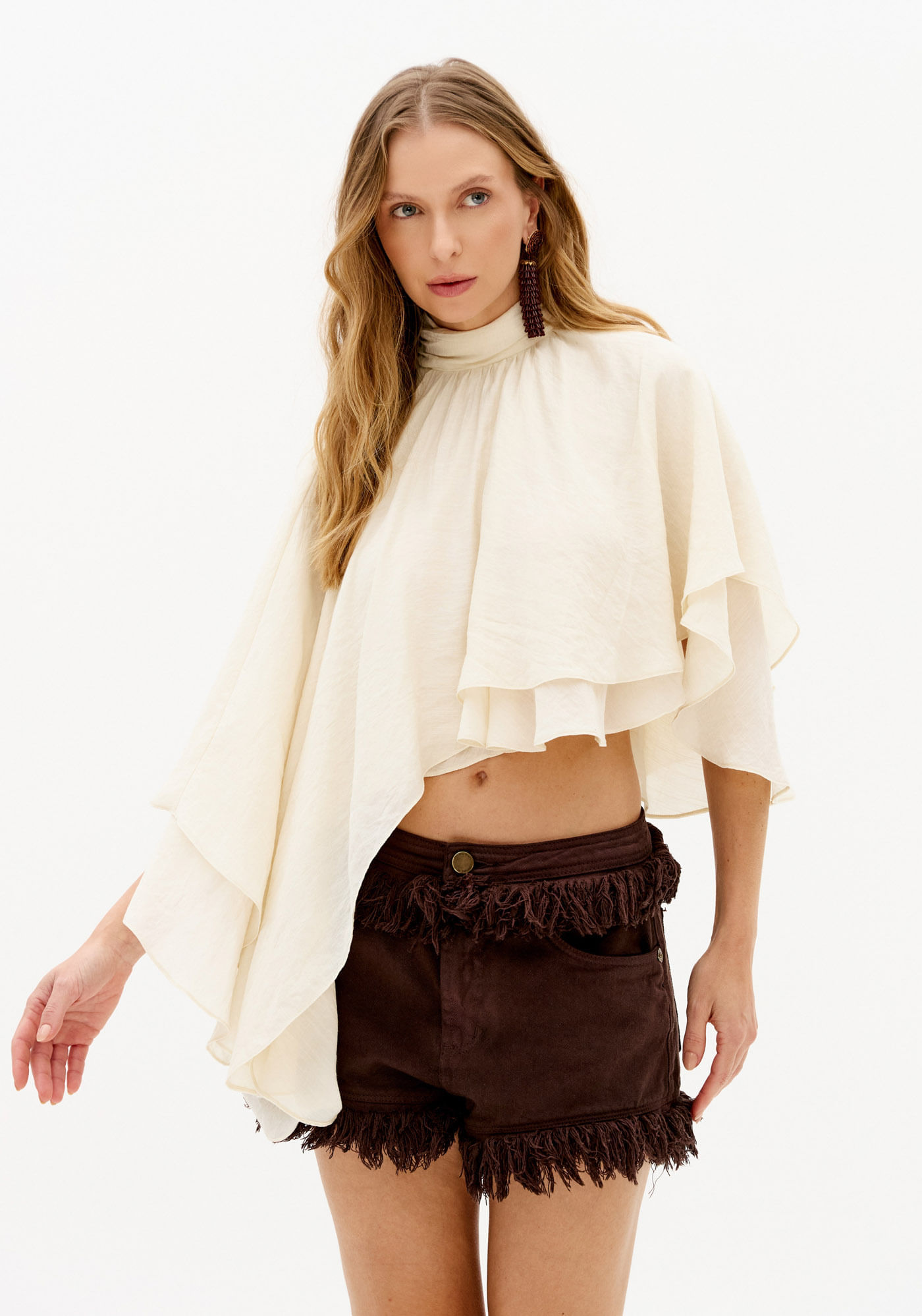 Blusa Gola Alta Assimétrica